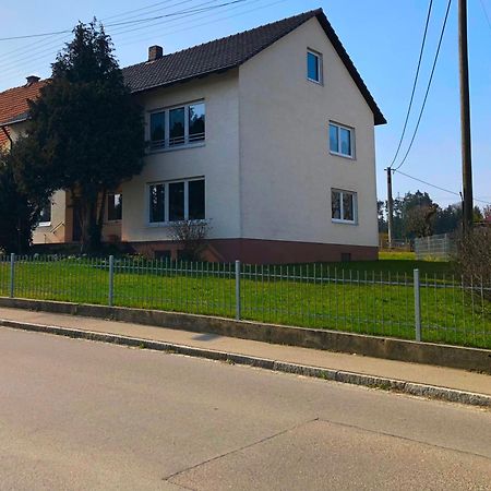 Ferienwohnungen / Ferienhaus Adelsried Kültér fotó