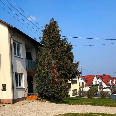 Ferienwohnungen / Ferienhaus Adelsried Kültér fotó
